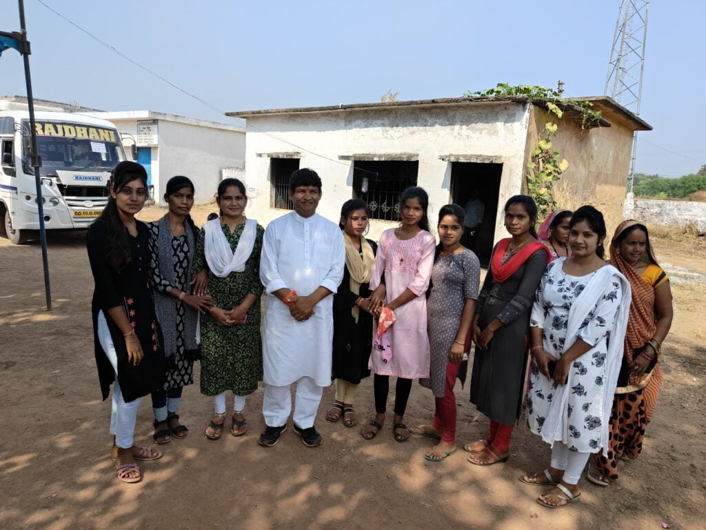 <em>विधायक प्रत्याशियों की किस्मत EVM में कैद, 3 दिसंबर को खुलेगी किस्मत,छत्तीसगढ़ में औसतन 70% मतदान की संभावना, निर्वाचन आयोग की सजगता से शादी- विवाह की तरह सजे रहे पोलिंग बूथ,शक्ति जिले में शांतिपूर्ण संपन्न हुआ मतदान, नव मतदाताओं में दिखा उत्साह तो वहीं दिव्यांगों ने भी किया मतदान, चरणदास में सारागांव तो वहीं खिलावन ने किया नगरदा में मतदान</em> <em>विधायक प्रत्याशियों की किस्मत EVM में कैद, 3 दिसंबर को खुलेगी किस्मत,छत्तीसगढ़ में औसतन 70% मतदान की संभावना, निर्वाचन आयोग की सजगता से शादी- विवाह की तरह सजे रहे पोलिंग बूथ,शक्ति जिले में शांतिपूर्ण संपन्न हुआ मतदान, नव मतदाताओं में दिखा उत्साह तो वहीं दिव्यांगों ने भी किया मतदान, चरणदास में सारागांव तो वहीं खिलावन ने किया नगरदा में मतदान</em> kshititech