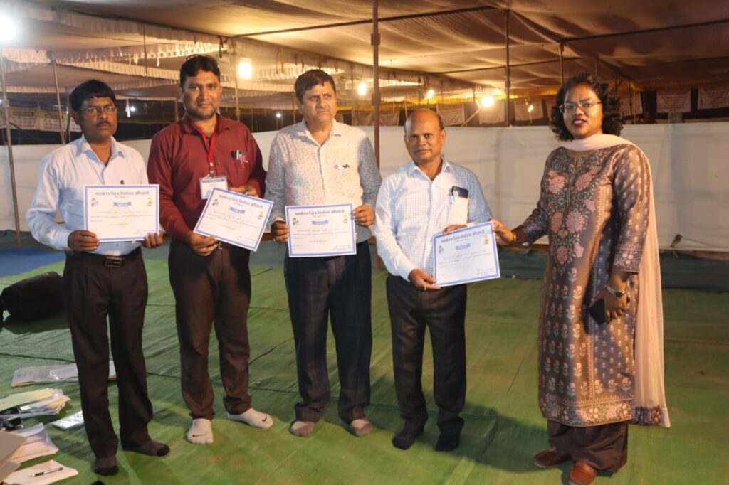 <em>मतदान दलों का उत्साह वर्धन-- शांतिपूर्ण एवं सफल मतदान के लिए कलेक्टर नूपुर ने मतदान दलों को दिया प्रमाण पत्र, कलेक्टर/एसपी की मौजूदगी में हुआ स्ट्रांग रूम सील,कलेक्टर नूपुर ने कहा- शक्ति जिले में सभी के सहयोग से संपन्न हुआ लोकतंत्र का महापर्व</em> <em>मतदान दलों का उत्साह वर्धन-- शांतिपूर्ण एवं सफल मतदान के लिए कलेक्टर नूपुर ने मतदान दलों को दिया प्रमाण पत्र, कलेक्टर/एसपी की मौजूदगी में हुआ स्ट्रांग रूम सील,कलेक्टर नूपुर ने कहा- शक्ति जिले में सभी के सहयोग से संपन्न हुआ लोकतंत्र का महापर्व</em> kshititech