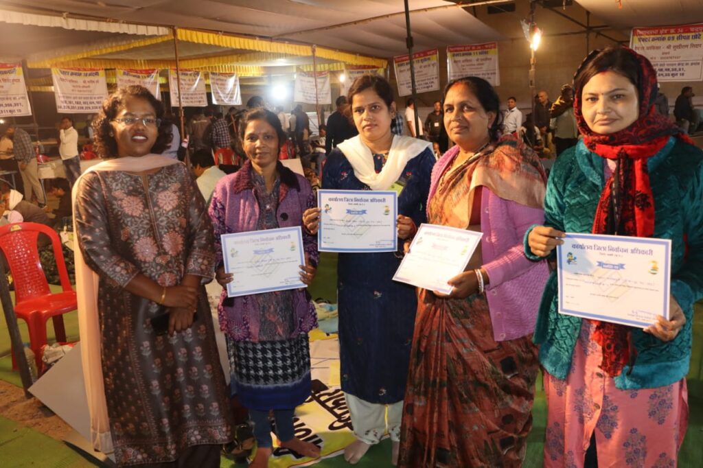 <em>मतदान दलों का उत्साह वर्धन-- शांतिपूर्ण एवं सफल मतदान के लिए कलेक्टर नूपुर ने मतदान दलों को दिया प्रमाण पत्र, कलेक्टर/एसपी की मौजूदगी में हुआ स्ट्रांग रूम सील,कलेक्टर नूपुर ने कहा- शक्ति जिले में सभी के सहयोग से संपन्न हुआ लोकतंत्र का महापर्व</em> <em>मतदान दलों का उत्साह वर्धन-- शांतिपूर्ण एवं सफल मतदान के लिए कलेक्टर नूपुर ने मतदान दलों को दिया प्रमाण पत्र, कलेक्टर/एसपी की मौजूदगी में हुआ स्ट्रांग रूम सील,कलेक्टर नूपुर ने कहा- शक्ति जिले में सभी के सहयोग से संपन्न हुआ लोकतंत्र का महापर्व</em> kshititech