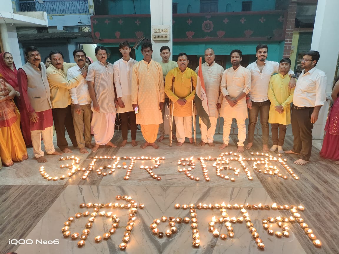 <em>सिवनी में मनी अनोखी दिवाली--शहीद हुए भारत रक्षकों को भावपूर्ण श्रद्धांजलि देने प्रज्वलित किए 351 दीपक</em>, गांव के पूर्व सैनिकों का किया गया सम्मान, मां दुर्गा जन कल्याण समिति एवं रक्तदाता क्रांति समूह ने किया था आयोजन <em>सिवनी में मनी अनोखी दिवाली--शहीद हुए भारत रक्षकों को भावपूर्ण श्रद्धांजलि देने प्रज्वलित किए 351 दीपक</em>, गांव के पूर्व सैनिकों का किया गया सम्मान, मां दुर्गा जन कल्याण समिति एवं रक्तदाता क्रांति समूह ने किया था आयोजन kshititech