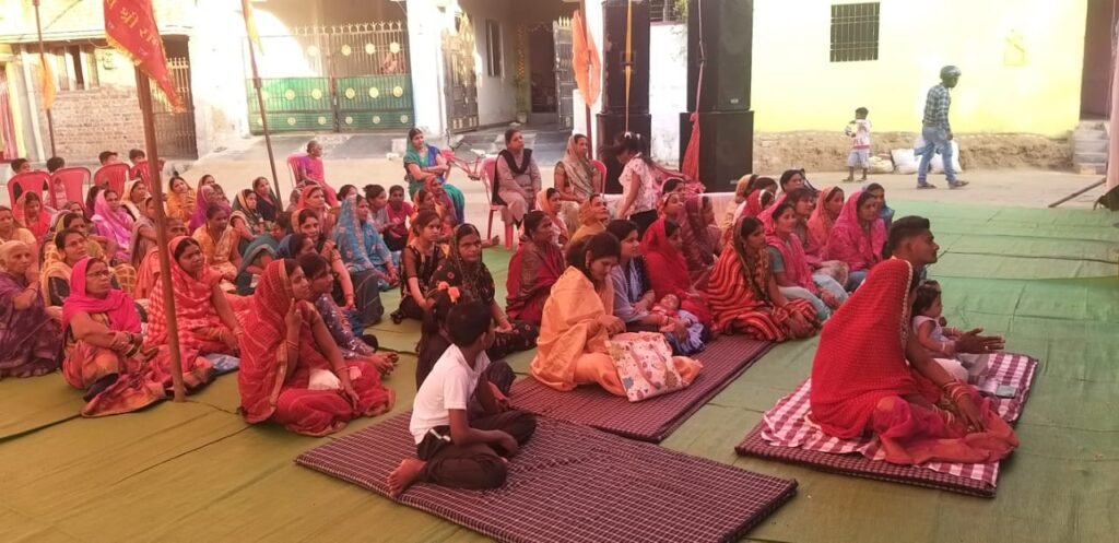 <em>भव्य धार्मिक आयोजन-- कलश यात्रा के साथ डबरी पारा जांजगीर में संगीतमय श्रीमद भागवत कथा शुरू,सेम्हराडीह की आचार्या ईश्वरी देवी करा रहीं अपनी मधुर वाणी से कथा का रसपान</em>, राधे राधे के श्री घोष से गूंजायमन हुआ जांजगीर kshititech