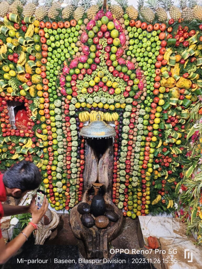 साक्षात प्रकट हुए भोलेनाथ-- <em>तुर्रीधाम की देव दीवाली में पहुंचे भगवान शंकर जी ने दिया हजारों लोगों को आशीर्वाद-- 26 नवंबर की शाम जगमगा उठा बाबा भोलेनाथ का धाम, हजारों लोग साक्षी बने महोत्सव के, छत्तीसगढ़ का सबसे अनूठा महोत्सव</em>, साल 2022 में महाकाल के भक्तों ने करी थी शुरुआत साक्षात प्रकट हुए भोलेनाथ-- <em>तुर्रीधाम की देव दीवाली में पहुंचे भगवान शंकर जी ने दिया हजारों लोगों को आशीर्वाद-- 26 नवंबर की शाम जगमगा उठा बाबा भोलेनाथ का धाम, हजारों लोग साक्षी बने महोत्सव के, छत्तीसगढ़ का सबसे अनूठा महोत्सव</em>, साल 2022 में महाकाल के भक्तों ने करी थी शुरुआत kshititech