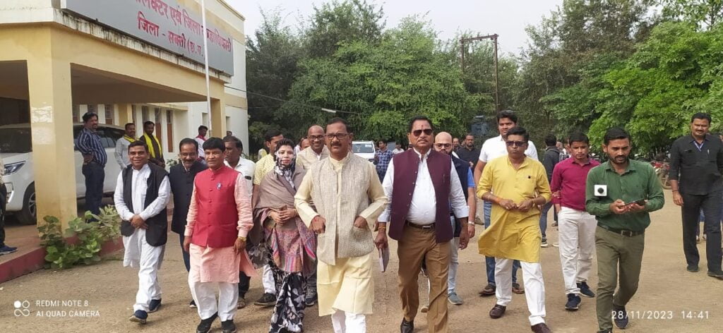 <em>मतगणना के ठीक पहले शक्ति जिले में भाजपा ने लगा दिया प्रशासन पर गंभीर आरोप- भाजपा प्रत्याशियों ने कहा बैलेट पेपर की सुरक्षा में की जा रही कोताही, मतदान केंद्रों में भी अव्यवस्था का रहा आलम, भाजपा जिला अध्यक्ष कृष्णकांत चंद्रा के नेतृत्व में कलेक्टर को सौपा ज्ञापन, जिला अध्यक्ष चंद्रा ने कहा- मतदान में हेराफेरी की दिख रही संभावनाएं,पूर्व में भी चंद्रा ने करी थी कलेक्टर/एसपी की निर्वाचन आयोग से शिकायत</em> <em>मतगणना के ठीक पहले शक्ति जिले में भाजपा ने लगा दिया प्रशासन पर गंभीर आरोप- भाजपा प्रत्याशियों ने कहा बैलेट पेपर की सुरक्षा में की जा रही कोताही, मतदान केंद्रों में भी अव्यवस्था का रहा आलम, भाजपा जिला अध्यक्ष कृष्णकांत चंद्रा के नेतृत्व में कलेक्टर को सौपा ज्ञापन, जिला अध्यक्ष चंद्रा ने कहा- मतदान में हेराफेरी की दिख रही संभावनाएं,पूर्व में भी चंद्रा ने करी थी कलेक्टर/एसपी की निर्वाचन आयोग से शिकायत</em> kshititech