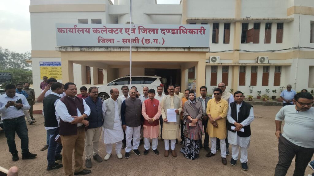 <em>मतगणना के ठीक पहले शक्ति जिले में भाजपा ने लगा दिया प्रशासन पर गंभीर आरोप- भाजपा प्रत्याशियों ने कहा बैलेट पेपर की सुरक्षा में की जा रही कोताही, मतदान केंद्रों में भी अव्यवस्था का रहा आलम, भाजपा जिला अध्यक्ष कृष्णकांत चंद्रा के नेतृत्व में कलेक्टर को सौपा ज्ञापन, जिला अध्यक्ष चंद्रा ने कहा- मतदान में हेराफेरी की दिख रही संभावनाएं,पूर्व में भी चंद्रा ने करी थी कलेक्टर/एसपी की निर्वाचन आयोग से शिकायत</em> <em>मतगणना के ठीक पहले शक्ति जिले में भाजपा ने लगा दिया प्रशासन पर गंभीर आरोप- भाजपा प्रत्याशियों ने कहा बैलेट पेपर की सुरक्षा में की जा रही कोताही, मतदान केंद्रों में भी अव्यवस्था का रहा आलम, भाजपा जिला अध्यक्ष कृष्णकांत चंद्रा के नेतृत्व में कलेक्टर को सौपा ज्ञापन, जिला अध्यक्ष चंद्रा ने कहा- मतदान में हेराफेरी की दिख रही संभावनाएं,पूर्व में भी चंद्रा ने करी थी कलेक्टर/एसपी की निर्वाचन आयोग से शिकायत</em> kshititech