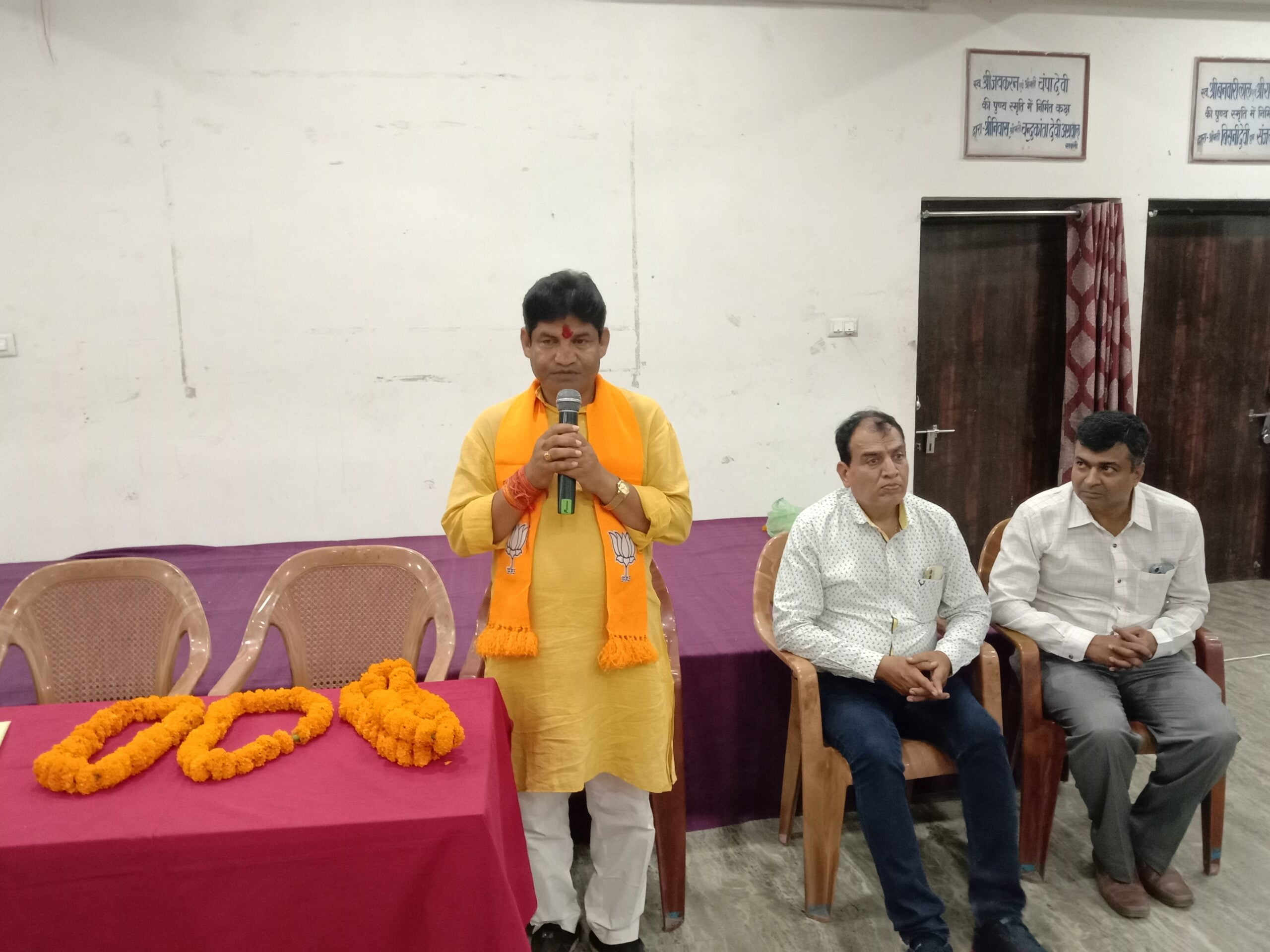 <em>व्यापारियों ने ली शक्ति में शत प्रतिशत मतदान की शपथ, चेंबर के कार्यक्रम में पहुंचे भाजपा प्रत्याशी खिलावन ने कहा- प्रदेश के विकास के लिए दें बीजेपी को वोट,चैंबर महामंत्री अजय भसीन ने कहा- व्यापारियों के हित में काम करने वाले राजनीतिक पार्टियों को ही करें अपना समर्थन, चेंबर उपाध्यक्ष शंकरलाल अग्रवाल ने किया था कार्यक्रम का आयोजन</em> <em>व्यापारियों ने ली शक्ति में शत प्रतिशत मतदान की शपथ, चेंबर के कार्यक्रम में पहुंचे भाजपा प्रत्याशी खिलावन ने कहा- प्रदेश के विकास के लिए दें बीजेपी को वोट,चैंबर महामंत्री अजय भसीन ने कहा- व्यापारियों के हित में काम करने वाले राजनीतिक पार्टियों को ही करें अपना समर्थन, चेंबर उपाध्यक्ष शंकरलाल अग्रवाल ने किया था कार्यक्रम का आयोजन</em> kshititech
