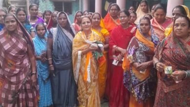 <em>सफेद महल की बहु रानी दिव्या सिंह ने किया महंत के पक्ष में विधानसभा क्षेत्र के ग्रामीण इलाकों का दौरा, जनता का मिल रहा दिव्या सिंह को समर्थन, महिलाओं ने कहा- फिर से देंगे महंत जी को समर्थन</em>, शक्ति विधानसभा क्षेत्र में महिलाओं में दिख रहा कांग्रेस के प्रति अपार उत्साह kshititech