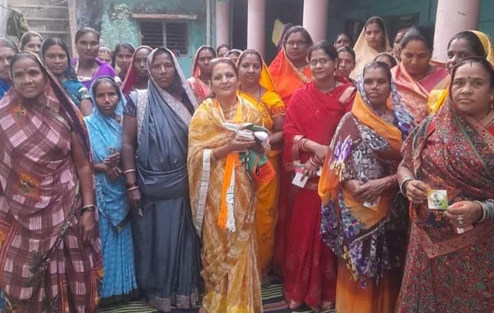 <em>सफेद महल की बहु रानी दिव्या सिंह ने किया महंत के पक्ष में विधानसभा क्षेत्र के ग्रामीण इलाकों का दौरा, जनता का मिल रहा दिव्या सिंह को समर्थन, महिलाओं ने कहा- फिर से देंगे महंत जी को समर्थन</em>, शक्ति विधानसभा क्षेत्र में महिलाओं में दिख रहा कांग्रेस के प्रति अपार उत्साह <em>सफेद महल की बहु रानी दिव्या सिंह ने किया महंत के पक्ष में विधानसभा क्षेत्र के ग्रामीण इलाकों का दौरा, जनता का मिल रहा दिव्या सिंह को समर्थन, महिलाओं ने कहा- फिर से देंगे महंत जी को समर्थन</em>, शक्ति विधानसभा क्षेत्र में महिलाओं में दिख रहा कांग्रेस के प्रति अपार उत्साह kshititech