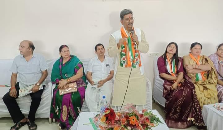 दोबारा विधायक बनने महंत का चल रहा सघन दौरा--<em>कांग्रेस प्रत्याशी चरणदास के दौरे से क्षेत्रीय मतदाताओं में उत्साह, युवा भी महंत को जिताने कर रहे प्रचार, महंत ने कहा- कांग्रेस की सरकार का घोषणा पत्र भरोसे का घोषणा पत्र है, आप सभी का मिलेगा फिर से आशीर्वाद</em>, युवा,महिला, बुजुर्ग सभी दे रहे अपना सहयोग दोबारा विधायक बनने महंत का चल रहा सघन दौरा--<em>कांग्रेस प्रत्याशी चरणदास के दौरे से क्षेत्रीय मतदाताओं में उत्साह, युवा भी महंत को जिताने कर रहे प्रचार, महंत ने कहा- कांग्रेस की सरकार का घोषणा पत्र भरोसे का घोषणा पत्र है, आप सभी का मिलेगा फिर से आशीर्वाद</em>, युवा,महिला, बुजुर्ग सभी दे रहे अपना सहयोग kshititech