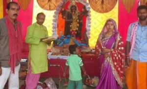 <em>नगर पंचायत अड़भार के हरदी में हुआ सार्वजनिक काली पूजा का आयोजन, नवदीत नव काली मां समिति द्वारा की गई पूजा- अर्चना</em>, निर्देश तिवारी ने कहा-मोहल्लेवासी मां काली की कर रहे आराधना, समिति के प्रथम वर्ष का है आयोजन kshititech