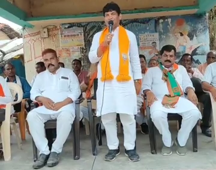 <em>खिलावन के पक्ष में अमेठी की सांसद केंद्रीय मंत्री स्मृति ईरानी शक्ति में करेगी 14 नवंबर को विशाल आमसभा को संबोधित, भाजपा प्रत्याशी खिलावन का चल रहा सघन जनसंपर्क, पूर्व मंडी अध्यक्ष चूड़ामणि राठौर ने भी संभाली खिलावन की कमान, चुनाव संचालक रामअवतार ने करी स्मृति ईरानी की सभा में लोगों को पहुंचाने की अपील</em> <em>खिलावन के पक्ष में अमेठी की सांसद केंद्रीय मंत्री स्मृति ईरानी शक्ति में करेगी 14 नवंबर को विशाल आमसभा को संबोधित, भाजपा प्रत्याशी खिलावन का चल रहा सघन जनसंपर्क, पूर्व मंडी अध्यक्ष चूड़ामणि राठौर ने भी संभाली खिलावन की कमान, चुनाव संचालक रामअवतार ने करी स्मृति ईरानी की सभा में लोगों को पहुंचाने की अपील</em> kshititech