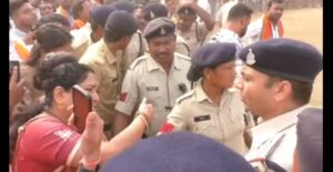 <em>शक्ति पहुंची केंद्रीय मंत्री स्मृति ईरानी ने कहा- सट्टे के दम पर कांग्रेस ने किया शासन,17 नवंबर को करें इस कुशासन का अंत, स्मृति ने करी भाजपा को वोट करने की अपील, महिलाओं की योजना पर भी स्मृति ने कहा ₹60000/-5 साल में देगी भाजपा की सरकार, पूर्व सांसद कमला पाटले से हुई टीआई की तनातनी,शक्ति शहर में 14 नवंबर को भाजपा प्रत्याशी खिलावन ने किया घर-घर जनसंपर्क</em> <em>शक्ति पहुंची केंद्रीय मंत्री स्मृति ईरानी ने कहा- सट्टे के दम पर कांग्रेस ने किया शासन,17 नवंबर को करें इस कुशासन का अंत, स्मृति ने करी भाजपा को वोट करने की अपील, महिलाओं की योजना पर भी स्मृति ने कहा ₹60000/-5 साल में देगी भाजपा की सरकार, पूर्व सांसद कमला पाटले से हुई टीआई की तनातनी,शक्ति शहर में 14 नवंबर को भाजपा प्रत्याशी खिलावन ने किया घर-घर जनसंपर्क</em> kshititech