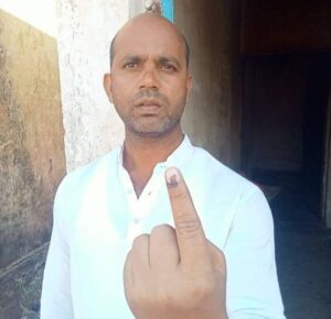 <em>विधायक प्रत्याशियों की किस्मत EVM में कैद, 3 दिसंबर को खुलेगी किस्मत,छत्तीसगढ़ में औसतन 70% मतदान की संभावना, निर्वाचन आयोग की सजगता से शादी- विवाह की तरह सजे रहे पोलिंग बूथ,शक्ति जिले में शांतिपूर्ण संपन्न हुआ मतदान, नव मतदाताओं में दिखा उत्साह तो वहीं दिव्यांगों ने भी किया मतदान, चरणदास में सारागांव तो वहीं खिलावन ने किया नगरदा में मतदान</em> <em>विधायक प्रत्याशियों की किस्मत EVM में कैद, 3 दिसंबर को खुलेगी किस्मत,छत्तीसगढ़ में औसतन 70% मतदान की संभावना, निर्वाचन आयोग की सजगता से शादी- विवाह की तरह सजे रहे पोलिंग बूथ,शक्ति जिले में शांतिपूर्ण संपन्न हुआ मतदान, नव मतदाताओं में दिखा उत्साह तो वहीं दिव्यांगों ने भी किया मतदान, चरणदास में सारागांव तो वहीं खिलावन ने किया नगरदा में मतदान</em> kshititech