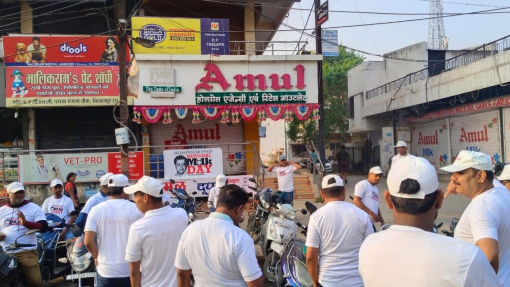 <em>26 नवंबर अमूल के जनक डॉक्टर वर्गीस कुरियन का जन्मदिन विशेष-- अमूल टेस्ट ऑफ इंडिया-संसार का सब से बड़ा सहकारी आंदोलन</em>, पूरी दुनिया में अमूल ने जमाया अपना बड़ा कब्जा <em>26 नवंबर अमूल के जनक डॉक्टर वर्गीस कुरियन का जन्मदिन विशेष-- अमूल टेस्ट ऑफ इंडिया-संसार का सब से बड़ा सहकारी आंदोलन</em>, पूरी दुनिया में अमूल ने जमाया अपना बड़ा कब्जा kshititech