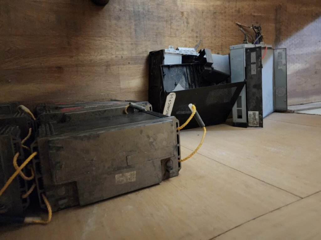 बैंकों की सुरक्षा को लेकर फिर लगा सवालिया निशान-- <em>बड़ी खबर-- शहर के हृदय स्थल में स्थित एसबीआई में हुई सेंधमारी, अज्ञात चोरों ने बीती रात्रि कर दी बड़ी घटना, पुलिस जुटी जांच में, चोरों ने मचाया जमकर उत्पा</em>त<em>सीसी टीवी कैमरे को भी कर दिया बंद</em>, जिले की बड़ी शाखा के रूप में है एसबीआई बैंकों की सुरक्षा को लेकर फिर लगा सवालिया निशान-- <em>बड़ी खबर-- शहर के हृदय स्थल में स्थित एसबीआई में हुई सेंधमारी, अज्ञात चोरों ने बीती रात्रि कर दी बड़ी घटना, पुलिस जुटी जांच में, चोरों ने मचाया जमकर उत्पा</em>त<em>सीसी टीवी कैमरे को भी कर दिया बंद</em>, जिले की बड़ी शाखा के रूप में है एसबीआई kshititech