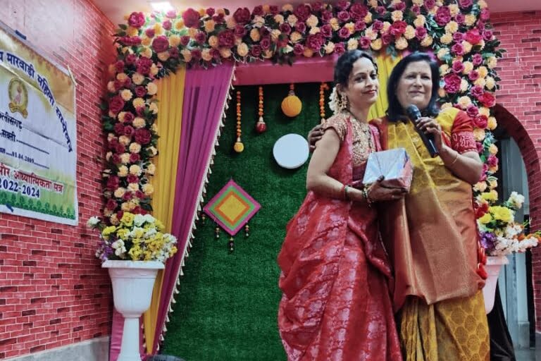 <em>अखिल भारतीय मारवाड़ी महिला सम्मेलन शक्ति ने किया करवा चौथ पर्व पर कार्यक्रम का आयोजन, अध्यक्ष श्रीमती अरुणा अग्रवाल के नेतृत्व में हुआ कार्यक्रम, राज्य स्थापना दिवस की भी अध्यक्ष अरुणा ने दी बधाई तथा शत-प्रतिशत मतदान का भी करवाया गया संकल्प</em> <em>अखिल भारतीय मारवाड़ी महिला सम्मेलन शक्ति ने किया करवा चौथ पर्व पर कार्यक्रम का आयोजन, अध्यक्ष श्रीमती अरुणा अग्रवाल के नेतृत्व में हुआ कार्यक्रम, राज्य स्थापना दिवस की भी अध्यक्ष अरुणा ने दी बधाई तथा शत-प्रतिशत मतदान का भी करवाया गया संकल्प</em> kshititech