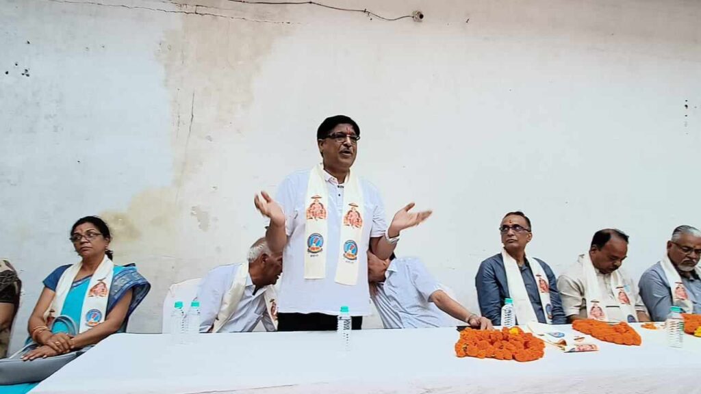 गोवर्धन पूजा पर अन्नकूट पर्व का आयोजन-- <em>अग्रवाल समाज जातिगत बंधन से मुक्त होकर अब सिर्फ हिंदू कहलाने में गर्व महसूस करता है,अघरिया, साहू,कोलता,आदिवासी समाज कालांतर से ही अग्रवालों के अन्य सहयोगी और पूज्यनीय--डॉ अशोक अग्रवाल</em> गोवर्धन पूजा पर अन्नकूट पर्व का आयोजन-- <em>अग्रवाल समाज जातिगत बंधन से मुक्त होकर अब सिर्फ हिंदू कहलाने में गर्व महसूस करता है,अघरिया, साहू,कोलता,आदिवासी समाज कालांतर से ही अग्रवालों के अन्य सहयोगी और पूज्यनीय--डॉ अशोक अग्रवाल</em> kshititech
