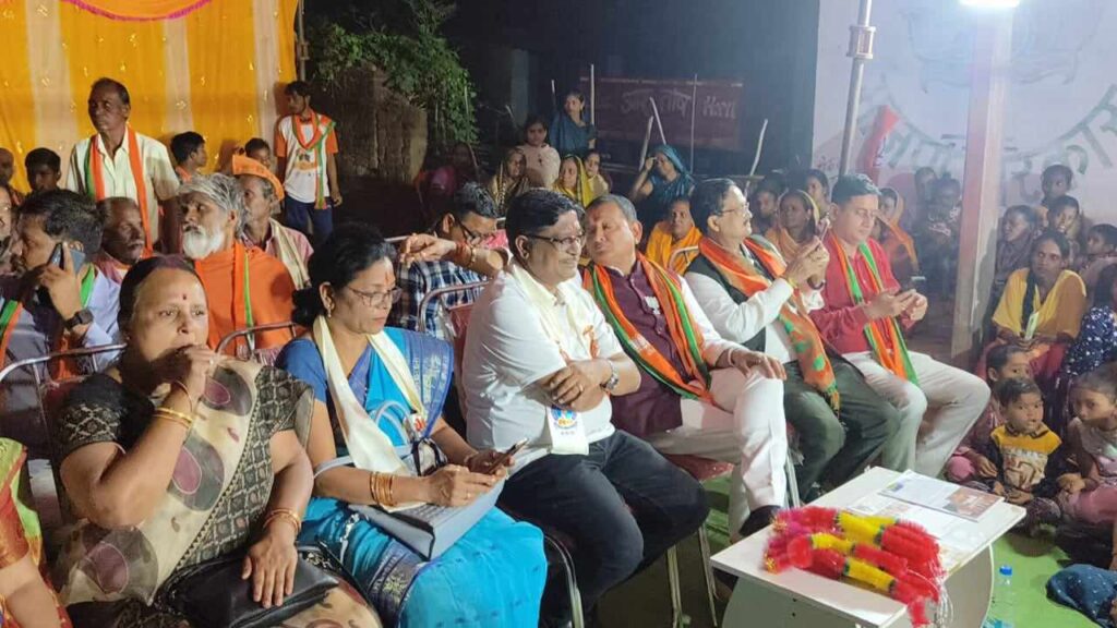गोवर्धन पूजा पर अन्नकूट पर्व का आयोजन-- <em>अग्रवाल समाज जातिगत बंधन से मुक्त होकर अब सिर्फ हिंदू कहलाने में गर्व महसूस करता है,अघरिया, साहू,कोलता,आदिवासी समाज कालांतर से ही अग्रवालों के अन्य सहयोगी और पूज्यनीय--डॉ अशोक अग्रवाल</em> गोवर्धन पूजा पर अन्नकूट पर्व का आयोजन-- <em>अग्रवाल समाज जातिगत बंधन से मुक्त होकर अब सिर्फ हिंदू कहलाने में गर्व महसूस करता है,अघरिया, साहू,कोलता,आदिवासी समाज कालांतर से ही अग्रवालों के अन्य सहयोगी और पूज्यनीय--डॉ अशोक अग्रवाल</em> kshititech