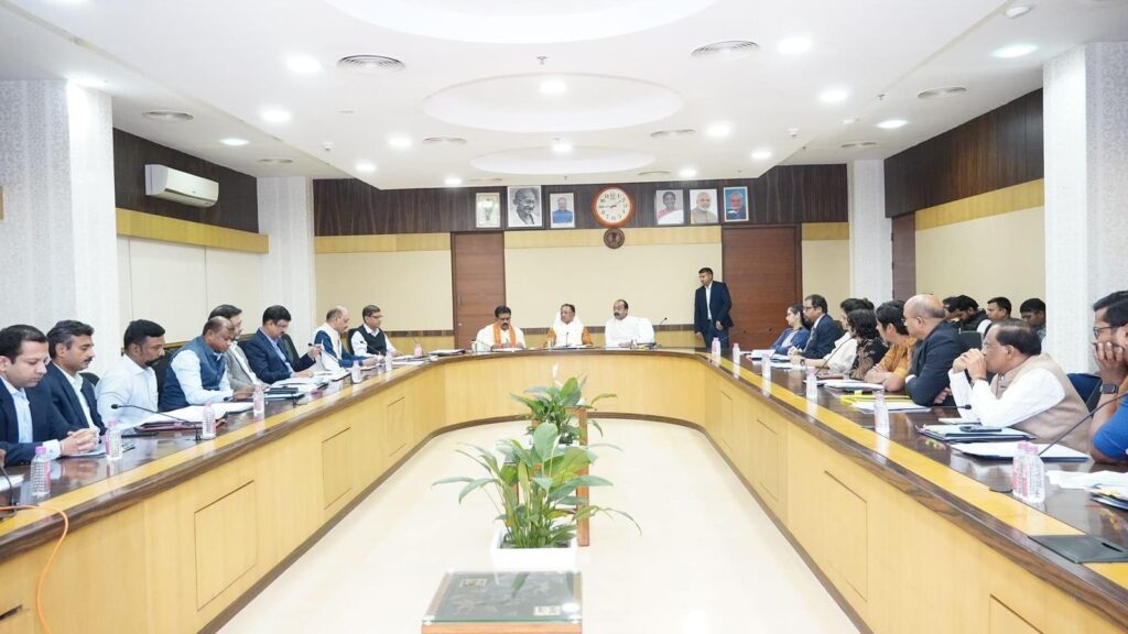 <em>मोदी की गारंटी पर विष्णु राज में लगी मुहर- छत्तीसगढ़ के नए सीएम विष्णुदेव साय ने कहा- हमारी सरकार पूर्वाग्रह से ग्रसित होकर नहीं बल्कि टीम भावना से करेगी काम, राज्य कैबिनेट की पहली बैठक में मिली 18 लाख पीएम आवास को मंजूरी</em> <em>मोदी की गारंटी पर विष्णु राज में लगी मुहर- छत्तीसगढ़ के नए सीएम विष्णुदेव साय ने कहा- हमारी सरकार पूर्वाग्रह से ग्रसित होकर नहीं बल्कि टीम भावना से करेगी काम, राज्य कैबिनेट की पहली बैठक में मिली 18 लाख पीएम आवास को मंजूरी</em> kshititech