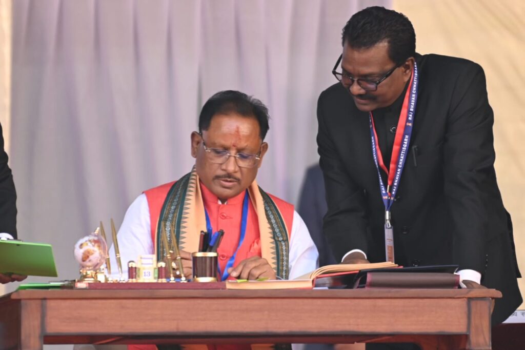 <em>मोदी की गारंटी पर विष्णु राज में लगी मुहर- छत्तीसगढ़ के नए सीएम विष्णुदेव साय ने कहा- हमारी सरकार पूर्वाग्रह से ग्रसित होकर नहीं बल्कि टीम भावना से करेगी काम, राज्य कैबिनेट की पहली बैठक में मिली 18 लाख पीएम आवास को मंजूरी</em> <em>मोदी की गारंटी पर विष्णु राज में लगी मुहर- छत्तीसगढ़ के नए सीएम विष्णुदेव साय ने कहा- हमारी सरकार पूर्वाग्रह से ग्रसित होकर नहीं बल्कि टीम भावना से करेगी काम, राज्य कैबिनेट की पहली बैठक में मिली 18 लाख पीएम आवास को मंजूरी</em> kshititech