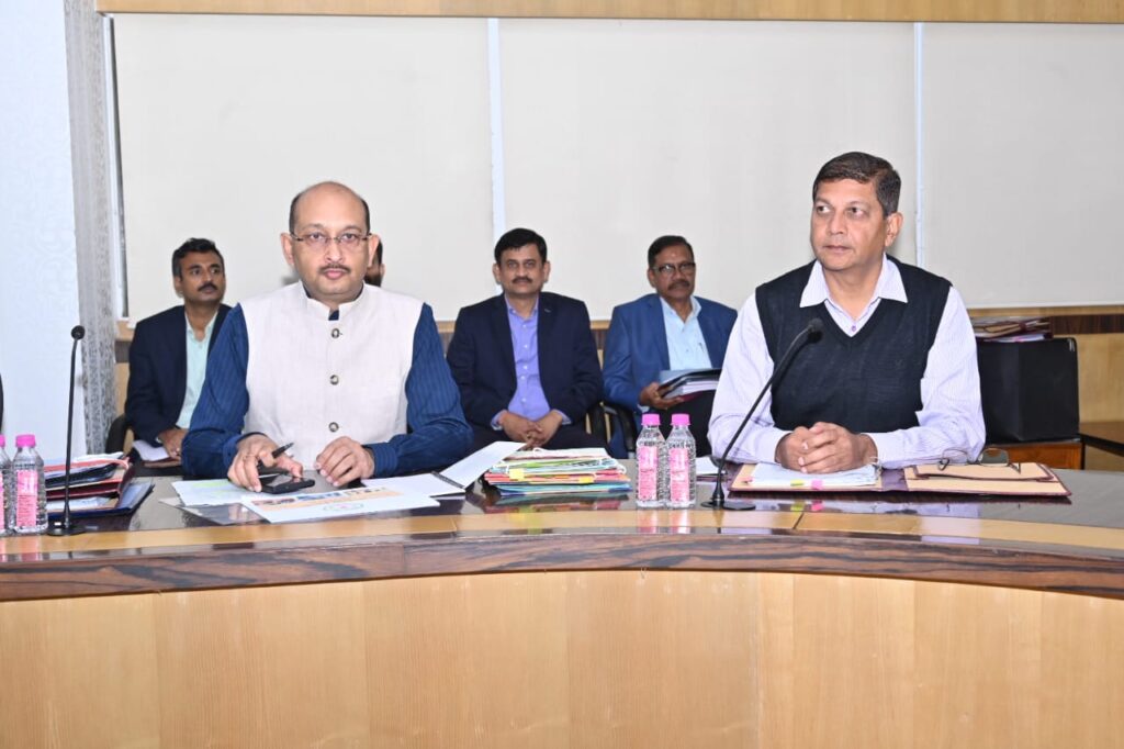 <em>मोदी की गारंटी पर विष्णु राज में लगी मुहर- छत्तीसगढ़ के नए सीएम विष्णुदेव साय ने कहा- हमारी सरकार पूर्वाग्रह से ग्रसित होकर नहीं बल्कि टीम भावना से करेगी काम, राज्य कैबिनेट की पहली बैठक में मिली 18 लाख पीएम आवास को मंजूरी</em> <em>मोदी की गारंटी पर विष्णु राज में लगी मुहर- छत्तीसगढ़ के नए सीएम विष्णुदेव साय ने कहा- हमारी सरकार पूर्वाग्रह से ग्रसित होकर नहीं बल्कि टीम भावना से करेगी काम, राज्य कैबिनेट की पहली बैठक में मिली 18 लाख पीएम आवास को मंजूरी</em> kshititech