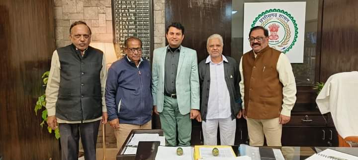 <em>अग्रवाल सम्मेलन के प्रदेश अध्यक्ष संतोष अग्रवाल ने करी रायगढ़ कलेक्टर कार्तिकेय गोयल से मुलाकात, जिले में सफलतापूर्वक संपन्न निर्वाचन के लिए किया आभार व्यक्त</em>,IAS कार्तिकेय गोयल ने भी कहा- जिले में बेहतर प्रशासनिक व्यवस्थाएं एवं जिले के विकास के लिए हर संभव करेंगे प्रयास <em>अग्रवाल सम्मेलन के प्रदेश अध्यक्ष संतोष अग्रवाल ने करी रायगढ़ कलेक्टर कार्तिकेय गोयल से मुलाकात, जिले में सफलतापूर्वक संपन्न निर्वाचन के लिए किया आभार व्यक्त</em>,IAS कार्तिकेय गोयल ने भी कहा- जिले में बेहतर प्रशासनिक व्यवस्थाएं एवं जिले के विकास के लिए हर संभव करेंगे प्रयास kshititech