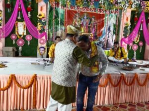 शक्ति के किशन अंगूरी मधुबन में <em>झूम उठे हनुमान जी के भक्त- सुंदरकांड के माध्यम से हनुमान भक्तों ने करी बजरंगबली की आराधना-- संगीतमय सुंदरकांड महापाठ में दिल्ली के कलाकारों ने दी सुंदर प्रस्तुति, किशन अंगूरी मधुबन में अमरलाल अग्रवाल ठेकेदार ने किया था बड़ा धार्मिक आयोजन</em> शक्ति के किशन अंगूरी मधुबन में <em>झूम उठे हनुमान जी के भक्त- सुंदरकांड के माध्यम से हनुमान भक्तों ने करी बजरंगबली की आराधना-- संगीतमय सुंदरकांड महापाठ में दिल्ली के कलाकारों ने दी सुंदर प्रस्तुति, किशन अंगूरी मधुबन में अमरलाल अग्रवाल ठेकेदार ने किया था बड़ा धार्मिक आयोजन</em> kshititech