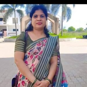 वृक्षारोपण का अद्भुत जुनून-- <em>शक्ति की वृक्ष मित्र रजनी राठौर कर रही वृक्षारोपण के प्रति लोगों को जागरूक- स्वयं घर-घर जाकर भेंट करती हैं पौधे, रजनी ने कहा- निरंतर करते रहना चाहिए वृक्षारोपण, पूर्व सरपंच सहित सामाजिक कार्यकर्ता भी है रजनी</em> kshititech