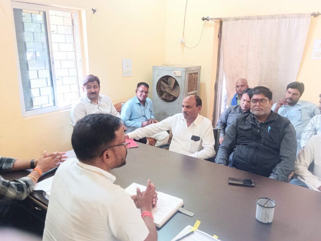 <em>थ्री लेयर सिक्योरिटी में होगी शक्ति जिले की मतगणना- अस्पताल, शैक्षणिक संस्थाओं, धार्मिक स्थलों की 100 मीटर परिधि को घोषित किया गया शांत क्षेत्र,कलेक्टर नूपुर ने कहा- मतगणना दिवस कर्मचारियों की टेबल पर तैनाती होगी तय, सुरक्षा को देख परिंदा भी पैर नहीं मार सकता स्ट्रांग रूम परिसर में, पत्रकारों को होगी मीडिया सेंटर तक मोबाइल ले जाने की अनुमति</em>,जैजैपुर में रिटर्निग अधिकारी ने ली राजनैतिक दलों के प्रतिनिधियों की बैठक <em>थ्री लेयर सिक्योरिटी में होगी शक्ति जिले की मतगणना- अस्पताल, शैक्षणिक संस्थाओं, धार्मिक स्थलों की 100 मीटर परिधि को घोषित किया गया शांत क्षेत्र,कलेक्टर नूपुर ने कहा- मतगणना दिवस कर्मचारियों की टेबल पर तैनाती होगी तय, सुरक्षा को देख परिंदा भी पैर नहीं मार सकता स्ट्रांग रूम परिसर में, पत्रकारों को होगी मीडिया सेंटर तक मोबाइल ले जाने की अनुमति</em>,जैजैपुर में रिटर्निग अधिकारी ने ली राजनैतिक दलों के प्रतिनिधियों की बैठक kshititech