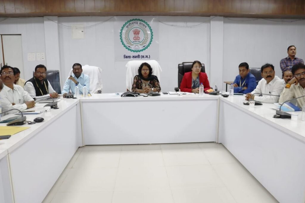 कल निकलेगी EVM से विधायक प्रत्याशियों की किस्मत-- <em>शक्ति जिला हुआ विधानसभा चुनाव की ऐतिहासिक मतगणना के लिए तैयार, प्रशासनिक अधिकारी/ कर्मचारी हुए अलर्ट, हाथों में स्मार्ट वॉच भी पहनकर अंदर नहीं जा सकेंगे काउंटिंग एजेंट</em>, कलेक्टर नूपुर के निर्देशन में पूरी टीम सजग kshititech