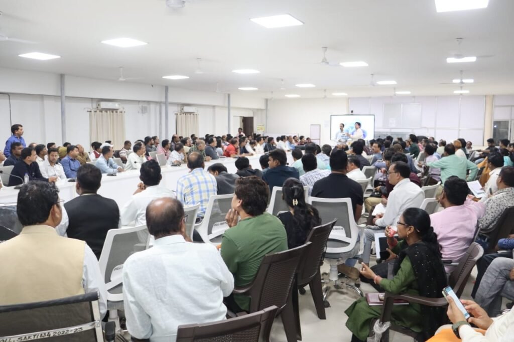 कल निकलेगी EVM से विधायक प्रत्याशियों की किस्मत-- <em>शक्ति जिला हुआ विधानसभा चुनाव की ऐतिहासिक मतगणना के लिए तैयार, प्रशासनिक अधिकारी/ कर्मचारी हुए अलर्ट, हाथों में स्मार्ट वॉच भी पहनकर अंदर नहीं जा सकेंगे काउंटिंग एजेंट</em>, कलेक्टर नूपुर के निर्देशन में पूरी टीम सजग kshititech