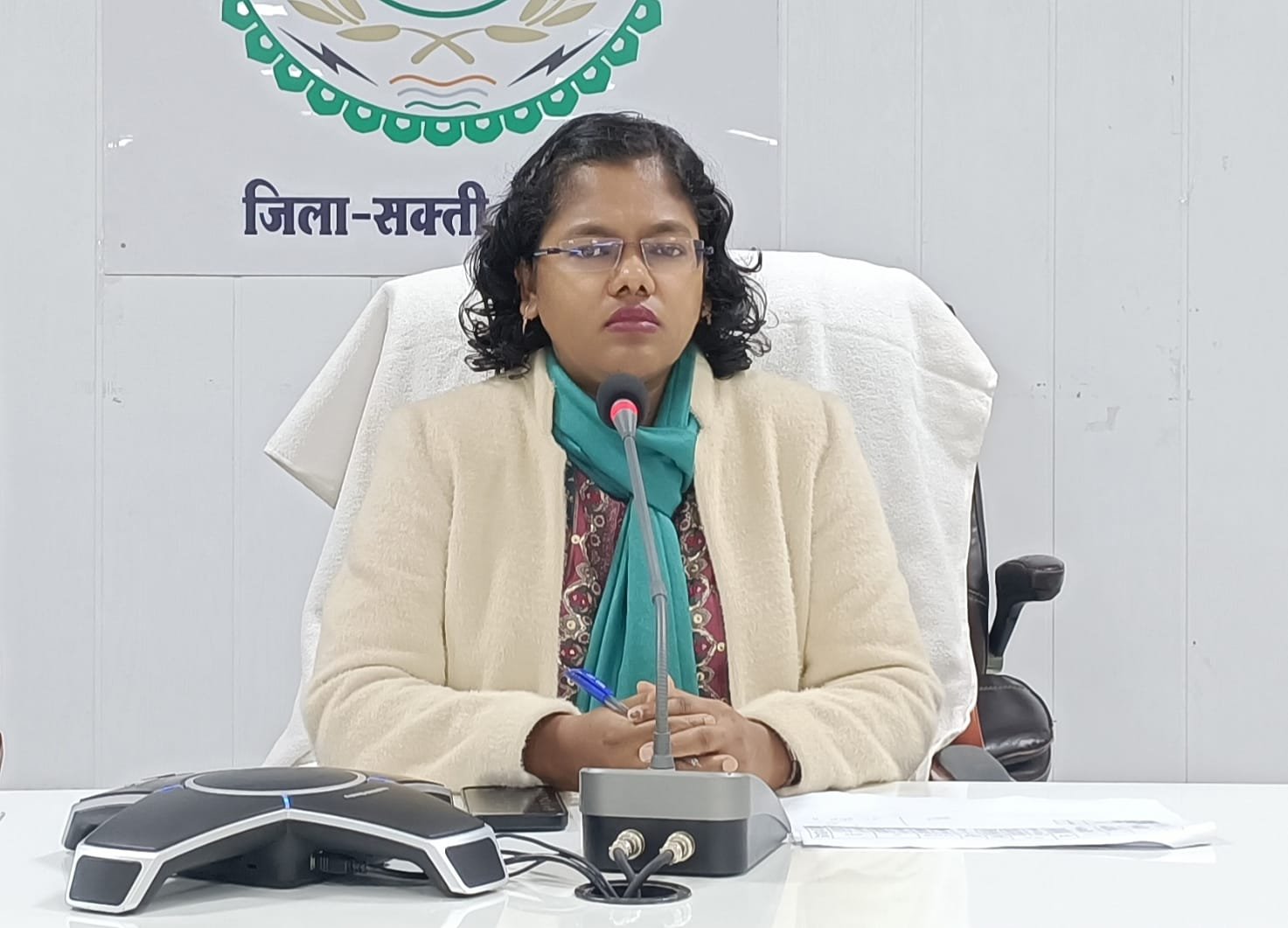 <em>चुनाव खत्म होते ही कलेक्टर नूपुर जुटी प्रशासनिक कार्यों को गति देने-- धान खरीदी कार्य की करी समीक्षा, प्रधानमंत्री फसल बीमा को लेकर किसानों को करेगा जिला प्रशासन जागरूक, नूपुर ने कहा- अगले सप्ताह से फिर चालू होगी समय सीमा की बैठके एवं जनदर्शन कार्यक्रम</em> kshititech