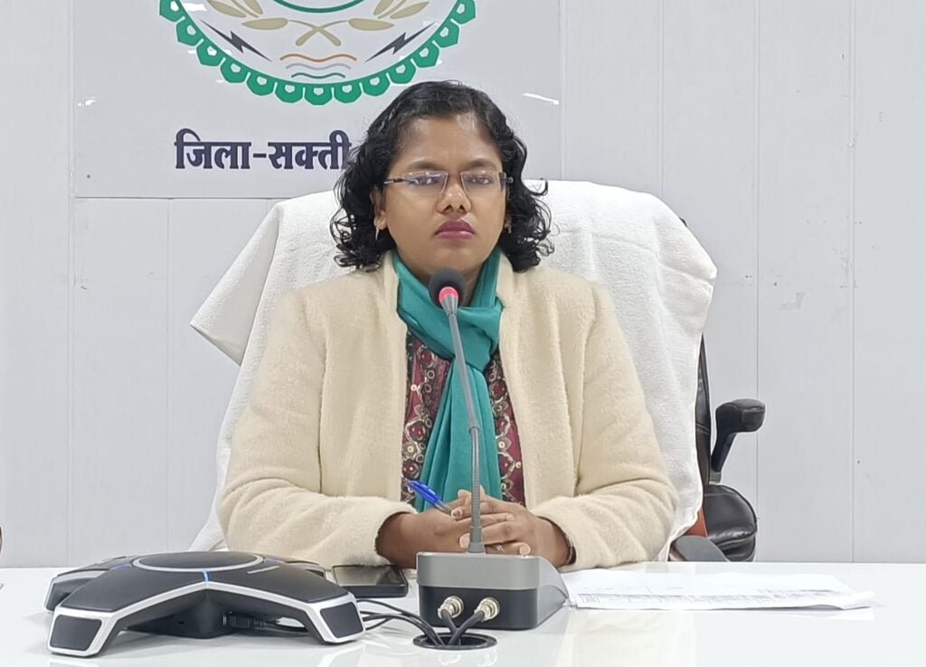 <em>चुनाव खत्म होते ही कलेक्टर नूपुर जुटी प्रशासनिक कार्यों को गति देने-- धान खरीदी कार्य की करी समीक्षा, प्रधानमंत्री फसल बीमा को लेकर किसानों को करेगा जिला प्रशासन जागरूक, नूपुर ने कहा- अगले सप्ताह से फिर चालू होगी समय सीमा की बैठके एवं जनदर्शन कार्यक्रम</em> kshititech