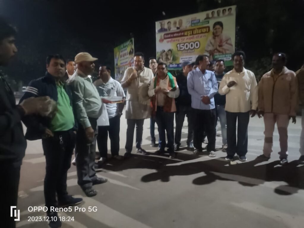 सीएम घोषित होने पर शक्ति में मना जश्न- <em>शक्ति शहर में भी विष्णुदेव साय के मुख्यमंत्री बनने पर कार्यकर्ताओं ने फोड़े पटाखे एवं करवाया मुंह मीठा, जिला कोषाध्यक्ष रामनरेश यादव ने कहा- भाजपा सर्व वर्ग की हितैषी</em> kshititech