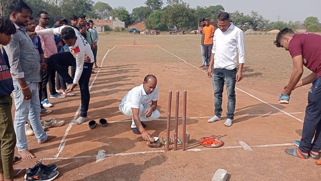 क्रिकेट का महाकुंभ अड़भार में-<em>ओपन टेनिस बॉल क्रिकेट प्रतियोगिता का शुभारंभ किया विधायक प्रतिनिधि ज्योतिष गर्ग ने- 12 दिसंबर से प्रारंभ हुई प्रतियोगिता में ज्योतिष ने कहा- खेल भावना से खेलने वाले खिलाड़ी को कभी नहीं मिलती पराजय</em>, प्रदेश के विभिन्न जिलों से शामिल होगी क्रिकेट टीम kshititech