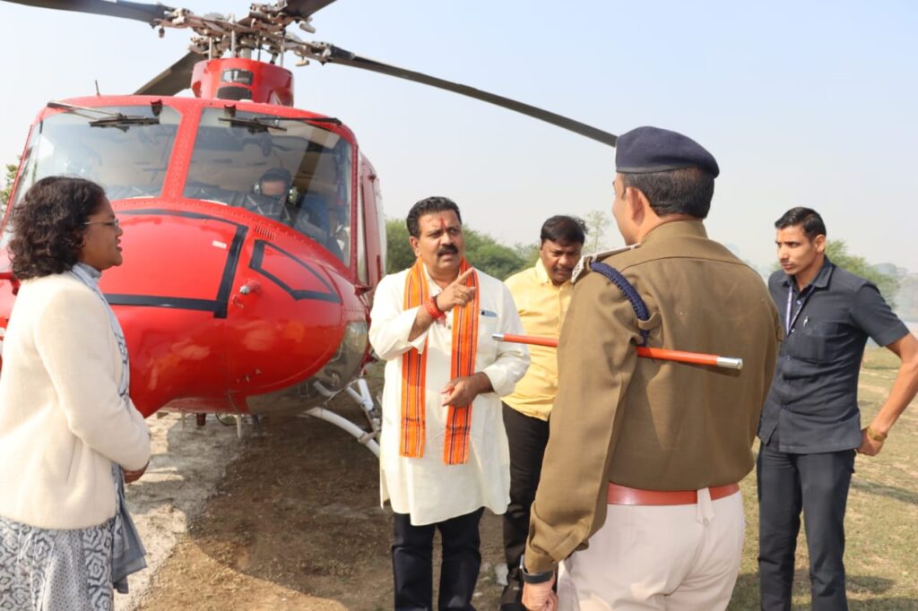 <em>शक्ति जिले के शहीद कमलेश साहू को उपमुख्यमंत्री ने दी श्रद्धांजलि, अंतिम संस्कार में शामिल हुए छत्तीसगढ़ सरकार के प्रतिनिधि,शहीद के पिता से गले मिलकर दी उन्हें सांत्वना, भाजपा जिला अध्यक्ष कृष्णकांत चंद्रा एवं पूर्व मंत्री केदार कश्यप भी रहे मौजूद</em> <em>शक्ति जिले के शहीद कमलेश साहू को उपमुख्यमंत्री ने दी श्रद्धांजलि, अंतिम संस्कार में शामिल हुए छत्तीसगढ़ सरकार के प्रतिनिधि,शहीद के पिता से गले मिलकर दी उन्हें सांत्वना, भाजपा जिला अध्यक्ष कृष्णकांत चंद्रा एवं पूर्व मंत्री केदार कश्यप भी रहे मौजूद</em> kshititech