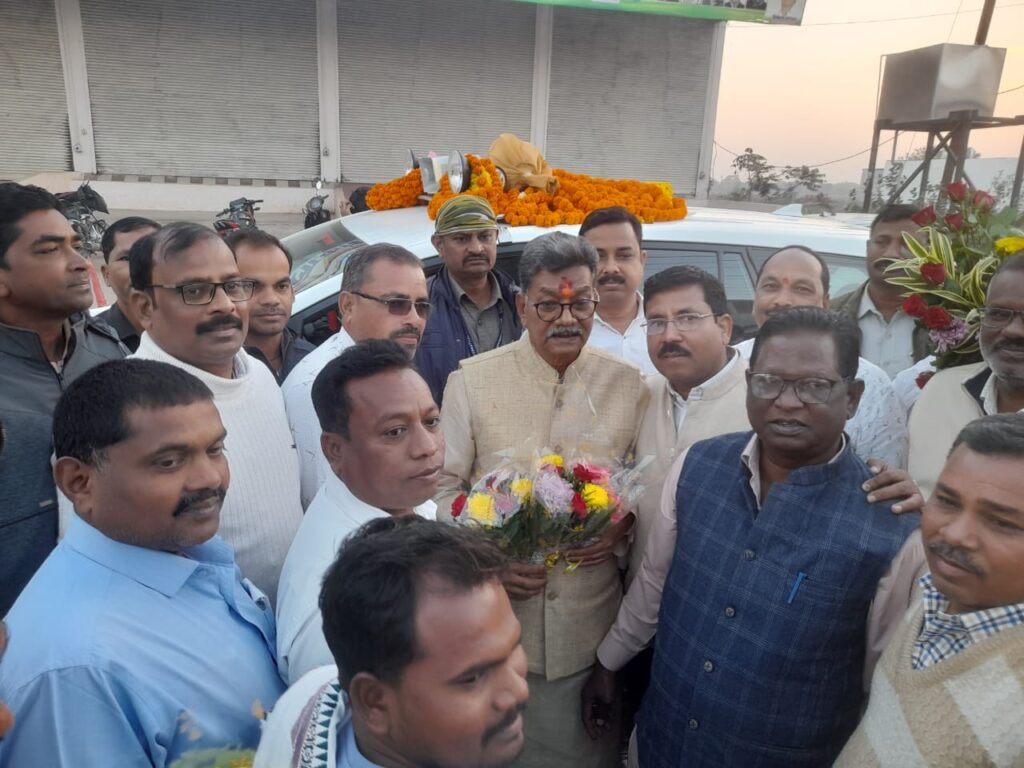 <em>नेता प्रतिपक्ष बने महंत का प्रथम शक्ति जिले में आगमन पर हुआ ऐतिहासिक स्वागत,बाराद्वार में ढोल- बाजे के साथ उमड़ पड़ा हुजुम, तो वहीं शक्ति में महंत ने किया मंदिरों में दर्शन एवं बिसाहू दास जी की प्रतिमा पर माल्यार्पण, कांग्रेस जनों से मिले महंत,तुर्रीधाम में गुरु घासीदास जयंती में भी शामिल हुए महंत</em> <em>नेता प्रतिपक्ष बने महंत का प्रथम शक्ति जिले में आगमन पर हुआ ऐतिहासिक स्वागत,बाराद्वार में ढोल- बाजे के साथ उमड़ पड़ा हुजुम, तो वहीं शक्ति में महंत ने किया मंदिरों में दर्शन एवं बिसाहू दास जी की प्रतिमा पर माल्यार्पण, कांग्रेस जनों से मिले महंत,तुर्रीधाम में गुरु घासीदास जयंती में भी शामिल हुए महंत</em> kshititech