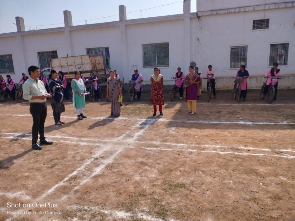 <em>शक्ति के सरकारी नवीन कन्या महाविद्यालय में प्रारंभ हुआ युवा उत्सव, विभिन्न प्रतियोगिताओं का हुआ आयोजन,छात्राओं में दिखा उत्साह</em>, उच्च शिक्षा विभाग की योजनाओं के अनुरूप हो रहा महाविद्यालय का बेहतर संचालन kshititech