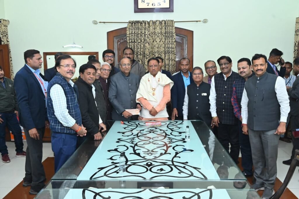 सीएम से अग्रवाल संगठन की मुलाकात- <em>मुख्यमंत्री विष्णु देव साय से मिले अखिल भारतीय अग्रवाल संगठन के पदाधिकारी, जिओ गीता के राष्ट्रीय महामंत्री प्रदीप मित्तल दिल्ली भी रहे मौजूद, मुख्यमंत्री बनने पर किया अभिनंदन</em>, 20 दिसंबर को हुई मुलाकात में राष्ट्रीय कार्यकारी अध्यक्ष सियाराम अग्रवाल एवं प्रदेश अध्यक्ष नेत्र अग्रवाल ने भी किया मुख्यमंत्री का स्वागत kshititech