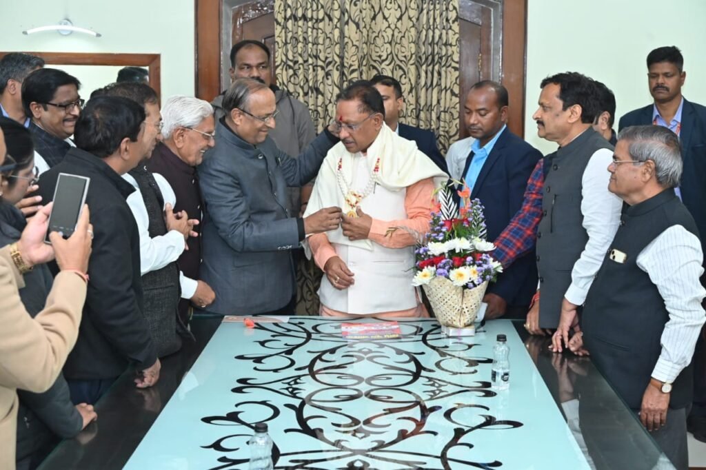 सीएम से अग्रवाल संगठन की मुलाकात- <em>मुख्यमंत्री विष्णु देव साय से मिले अखिल भारतीय अग्रवाल संगठन के पदाधिकारी, जिओ गीता के राष्ट्रीय महामंत्री प्रदीप मित्तल दिल्ली भी रहे मौजूद, मुख्यमंत्री बनने पर किया अभिनंदन</em>, 20 दिसंबर को हुई मुलाकात में राष्ट्रीय कार्यकारी अध्यक्ष सियाराम अग्रवाल एवं प्रदेश अध्यक्ष नेत्र अग्रवाल ने भी किया मुख्यमंत्री का स्वागत kshititech