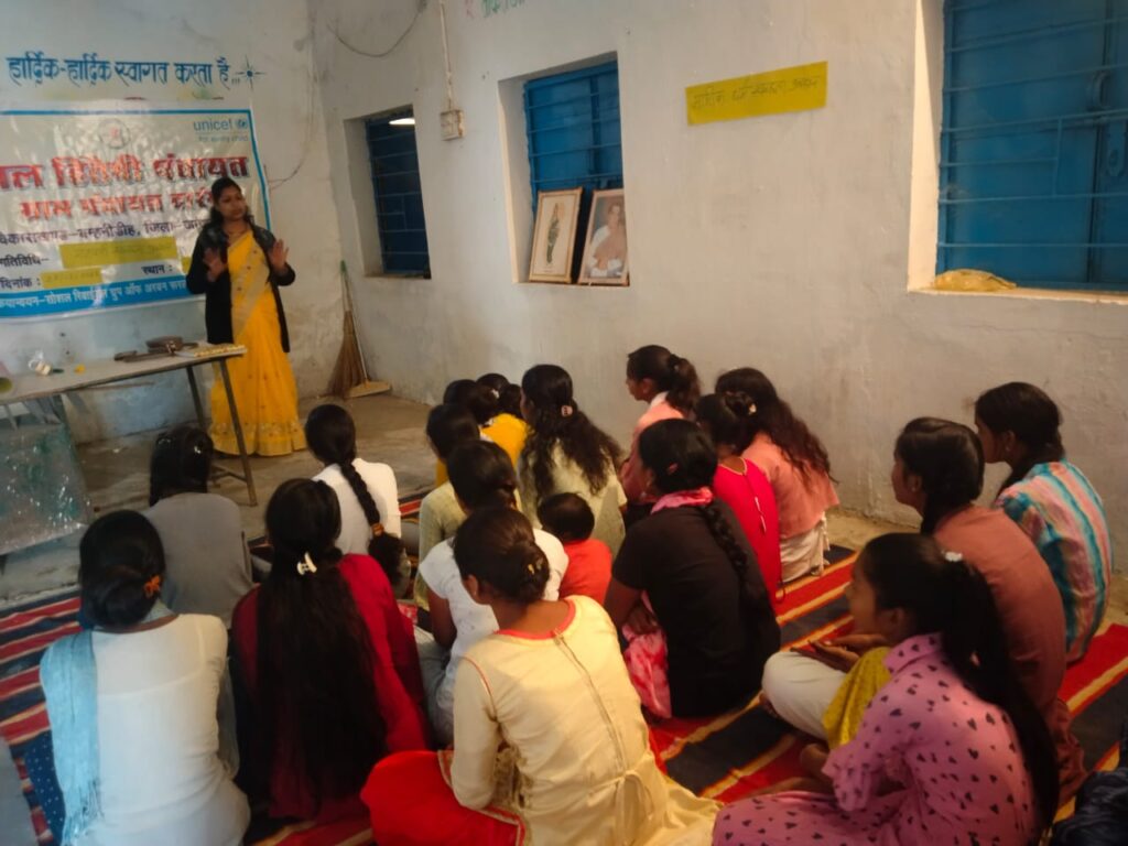 <em>माहवारी एवं स्वच्छता प्रबंधन पर बाल हितैषी ग्राम दारंग में यूनिसेफ ने किया जागरूकता अभियान</em>,आगंतुक वक्ताओं ने दी जानकारीया,किशोर न्याय बोर्ड के पूर्व सदस्य सुरेश जायसवाल भी रहे मौजूद <em>माहवारी एवं स्वच्छता प्रबंधन पर बाल हितैषी ग्राम दारंग में यूनिसेफ ने किया जागरूकता अभियान</em>,आगंतुक वक्ताओं ने दी जानकारीया,किशोर न्याय बोर्ड के पूर्व सदस्य सुरेश जायसवाल भी रहे मौजूद kshititech