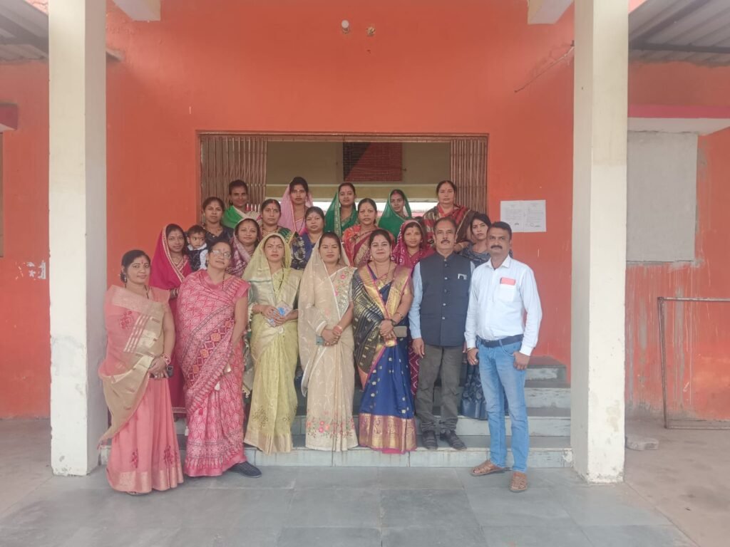 <em>नगर पंचायत बाराद्वार में 29 दिसंबर को हुआ मितानिन दिवस का कार्यक्रम, आचार संहिता के चलते नवंबर में नहीं हो पाया था कार्यक्रम, मितानिन बहनों का किया गया सम्मान</em>, नगर पंचायत अध्यक्ष उपाध्यक्ष जनप्रतिनिधि रहे मौजूद, नेता प्रतिपक्ष दीपक ठाकुर ने कहा- मितानिन बहनों का कार्य सराहनीय kshititech