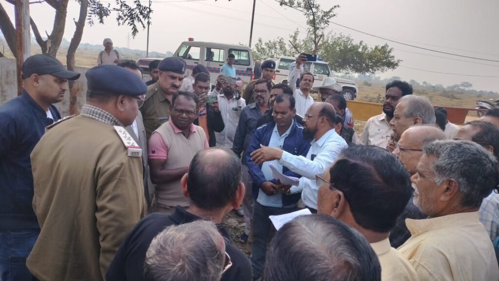 <em>अवैध रूप से बन रही कोल साइडिंग के निर्माण को रोकने सर्वदलीय संघर्ष समिति ने दिया ज्ञापन,कोल माफियाओं द्वारा करवाए जा रहा निर्माण, पूरे शहर में साइडिंग को लेकर आक्रोश, कभी भी टूट सकता है जनता के गुस्से का गुब्बार</em>, नगर पालिका के निर्णय के विरोध में माफियाओं का चल रहा राज, प्रशासन बेबस <em>अवैध रूप से बन रही कोल साइडिंग के निर्माण को रोकने सर्वदलीय संघर्ष समिति ने दिया ज्ञापन,कोल माफियाओं द्वारा करवाए जा रहा निर्माण, पूरे शहर में साइडिंग को लेकर आक्रोश, कभी भी टूट सकता है जनता के गुस्से का गुब्बार</em>, नगर पालिका के निर्णय के विरोध में माफियाओं का चल रहा राज, प्रशासन बेबस kshititech