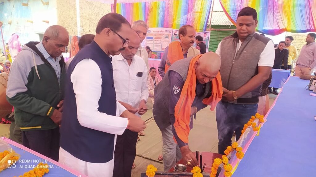 <em>काशीगढ़ की विकसित भारत संकल्प यात्रा में पहुंचे जिला अध्यक्ष कृष्णकांत चंद्रा ने कहा- मोदी की यात्रा सुपरहिट, नगर पंचायत अध्यक्ष सोनसाय देवांगन भी रहे मौजूद, केंद्रीय योजनाओं की दी जा रही शिविर में जानकारी,जैजैपुर क्षेत्र में गांव-गांव तक पहुंच रही मोदी जी की विकसित भारत संकल्प यात्रा</em> <em>काशीगढ़ की विकसित भारत संकल्प यात्रा में पहुंचे जिला अध्यक्ष कृष्णकांत चंद्रा ने कहा- मोदी की यात्रा सुपरहिट, नगर पंचायत अध्यक्ष सोनसाय देवांगन भी रहे मौजूद, केंद्रीय योजनाओं की दी जा रही शिविर में जानकारी,जैजैपुर क्षेत्र में गांव-गांव तक पहुंच रही मोदी जी की विकसित भारत संकल्प यात्रा</em> kshititech