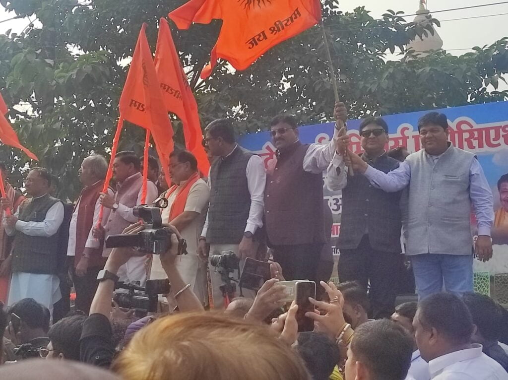 <em>राइस मिल प्रदेश अध्यक्ष योगेश अग्रवाल की पहल पर छत्तीसगढ़ के मिल मालिकों ने दिया 3000 क्विंटल चावल- अयोध्या के भगवान श्री रामचंद्र जी के मंदिर में उनके ननिहाल के सुगंधित चावल का लगेगा भोग, 30 दिसंबर को 11 ट्रकों में भरकर श्री राम मंदिर रायपुर से अयोध्या रवाना हुआ चावल</em> <em>राइस मिल प्रदेश अध्यक्ष योगेश अग्रवाल की पहल पर छत्तीसगढ़ के मिल मालिकों ने दिया 3000 क्विंटल चावल- अयोध्या के भगवान श्री रामचंद्र जी के मंदिर में उनके ननिहाल के सुगंधित चावल का लगेगा भोग, 30 दिसंबर को 11 ट्रकों में भरकर श्री राम मंदिर रायपुर से अयोध्या रवाना हुआ चावल</em> kshititech