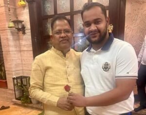 जीत से उत्साहित शक्ति के भाजपा नेता पहुंचे रायपुर-- <em>शक्ति के वरिष्ठ भाजपा नेता रामअवतार अग्रवाल एवं युवा नेता चिराग अग्रवाल ने रायपुर पहुंच कर दी डॉ रमन सिंह एवं बृजमोहन अग्रवाल को बधाई, रामअवतार ने कहा- छत्तीसगढ़ की ऐतिहासिक जीत ने नकारा 5 सालों की कुशासन की सरकार</em> की kshititech