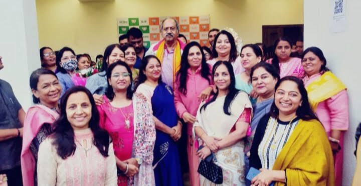 बृजमोहन का हुआ सम्मान-- <em>रायपुर की अग्रवाल महिला मंडल ने किया नवनिर्वाचित विधायक बृजमोहन अग्रवाल का सम्मान, महिलाओं ने कहा-अग्र समाज के गौरव हैं बृजमोहन जी</em>, बृजमोहन की जीत से प्रदेश के अग्रवाल समाज में भी है उत्साह बृजमोहन का हुआ सम्मान-- <em>रायपुर की अग्रवाल महिला मंडल ने किया नवनिर्वाचित विधायक बृजमोहन अग्रवाल का सम्मान, महिलाओं ने कहा-अग्र समाज के गौरव हैं बृजमोहन जी</em>, बृजमोहन की जीत से प्रदेश के अग्रवाल समाज में भी है उत्साह kshititech
