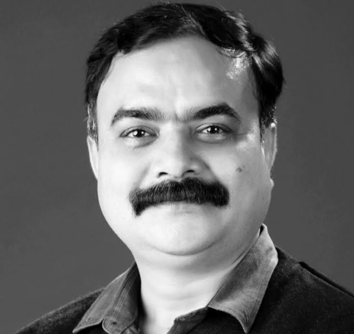 <em>शक्ति को स्वच्छ भारत के अंतर्गत सवारने की तैयारी- शक्ति शहर में सार्वजनिक शौचायलयों को नगर पालिका करेगी अपग्रेड- सीएमओ संजय सिंह एवम इंजीनियर ने किया शौचायलयों का निरीक्षण, शहर की सार्वजनिक व्यवस्थाओं का भी लिया जायजा</em> kshititech