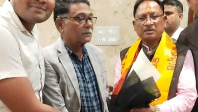 शक्ति के गोविंद देवांगन की मुख्यमंत्री से मुलाकात- <em>देवांगन समाज के जिला अध्यक्ष एवं भाजपा मंडल महामंत्री गोविंद ने करी मुख्यमंत्री विष्णु देव साय से मुलाकात, समाज की ओर से भी किया मुख्यमंत्री का स्वागत</em> kshititech