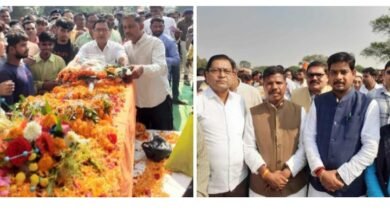 शहादत को नमन- <em>पूर्व नगर पालिका अध्यक्ष श्यामसुंदर अग्रवाल ने हसौद पहुंच कर दी शहीद कमलेश साहू को श्रद्धांजलि, श्यामसुंदर ने कहा- शक्ति जिले के वीर सपूत कमलेश साहू की शहादत नहीं जाएगी व्यर्थ</em>,शहीद के पार्थिव शरीर के पहुंचने पर दर्शन करने उमड़ पड़ा लोगों का हुजूम kshititech