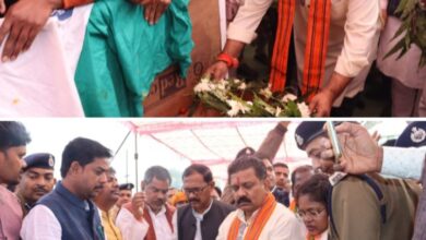 <em>शक्ति जिले के शहीद कमलेश साहू को उपमुख्यमंत्री ने दी श्रद्धांजलि, अंतिम संस्कार में शामिल हुए छत्तीसगढ़ सरकार के प्रतिनिधि,शहीद के पिता से गले मिलकर दी उन्हें सांत्वना, भाजपा जिला अध्यक्ष कृष्णकांत चंद्रा एवं पूर्व मंत्री केदार कश्यप भी रहे मौजूद</em> <em>शक्ति जिले के शहीद कमलेश साहू को उपमुख्यमंत्री ने दी श्रद्धांजलि, अंतिम संस्कार में शामिल हुए छत्तीसगढ़ सरकार के प्रतिनिधि,शहीद के पिता से गले मिलकर दी उन्हें सांत्वना, भाजपा जिला अध्यक्ष कृष्णकांत चंद्रा एवं पूर्व मंत्री केदार कश्यप भी रहे मौजूद</em> kshititech